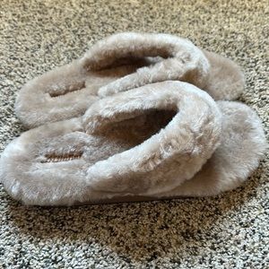 OluKai Kipe’a Heu Fluffy Flip Flop Slippers